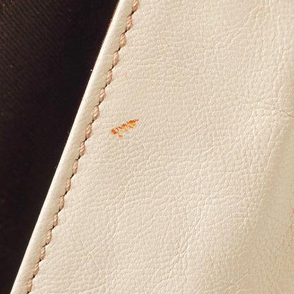 Gucci große Tote Tasche aus neutralem Kalbsleder mit Nieten und Bambusgriff