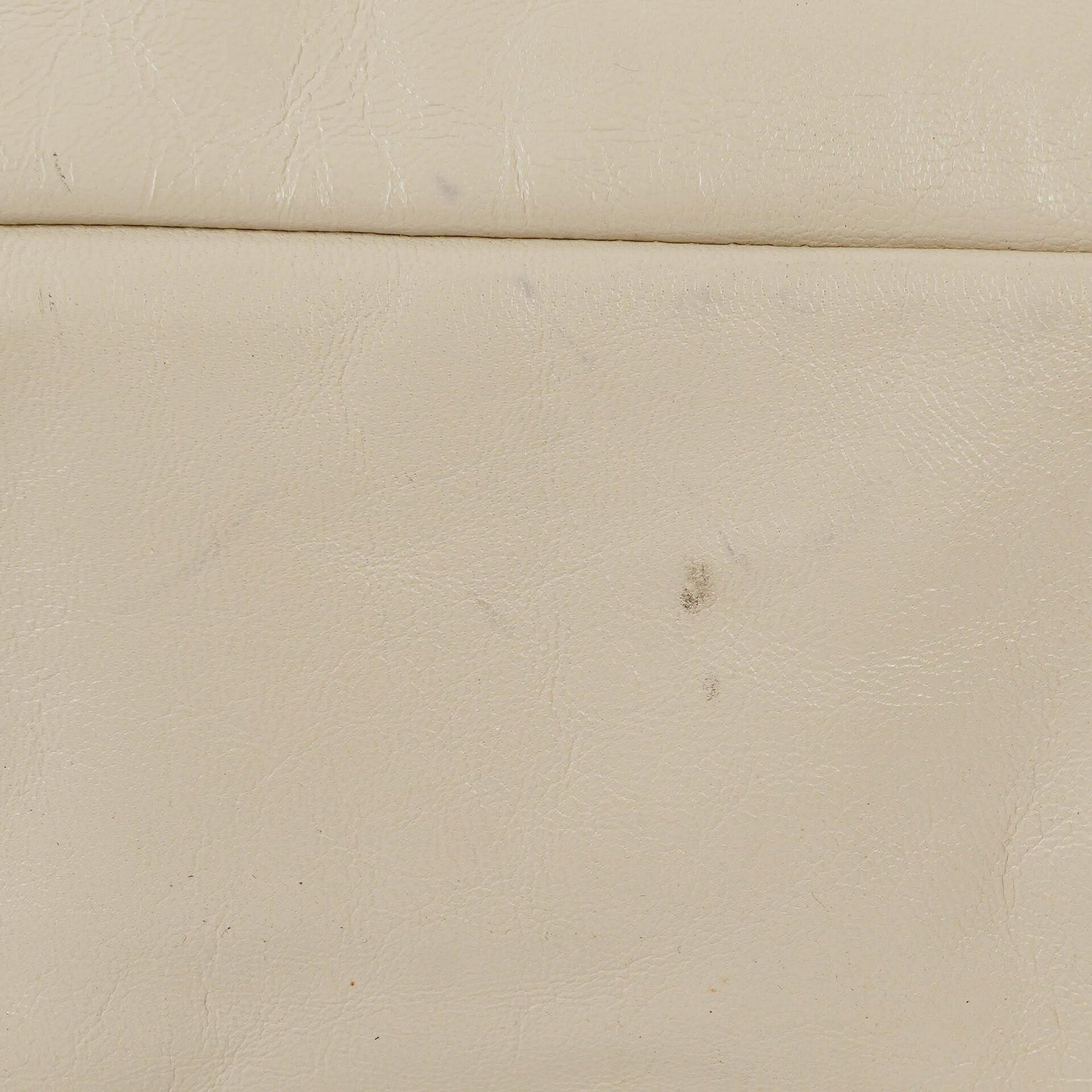 Gucci große Tote Tasche aus neutralem Kalbsleder mit Nieten und Bambusgriff