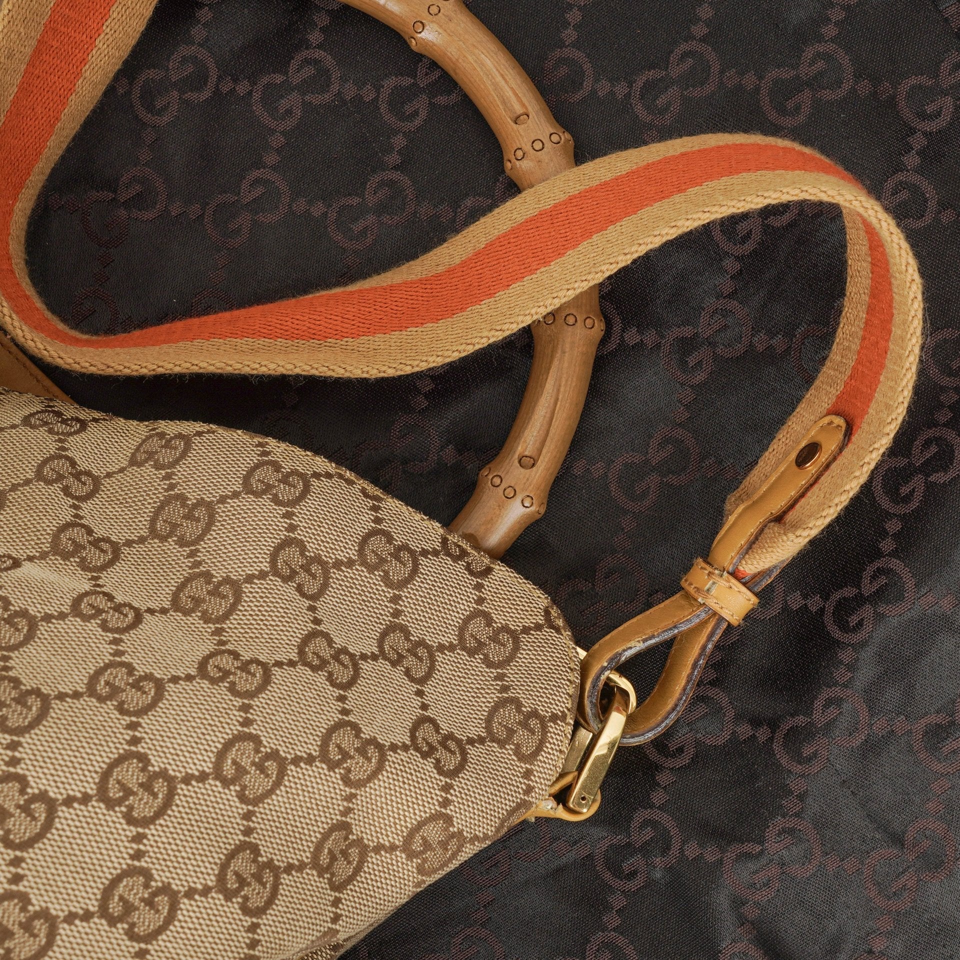 Gucci Bamboo Hobo-Tasche mit Top Handle aus GG Canvas und Leder