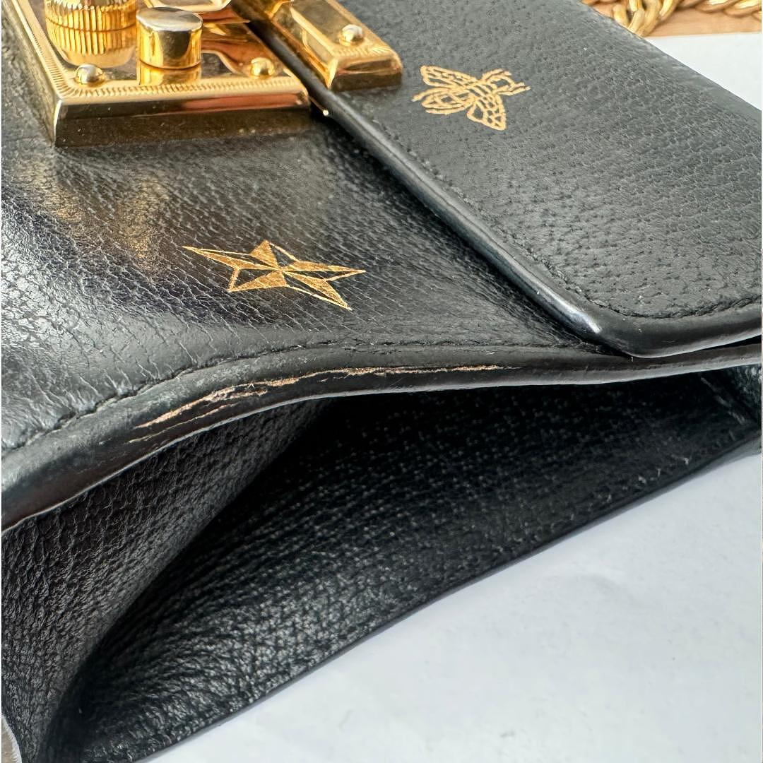 Gucci Bee Star kleine Padlock Schultertasche aus schwarzem genarbtem Kalbsleder