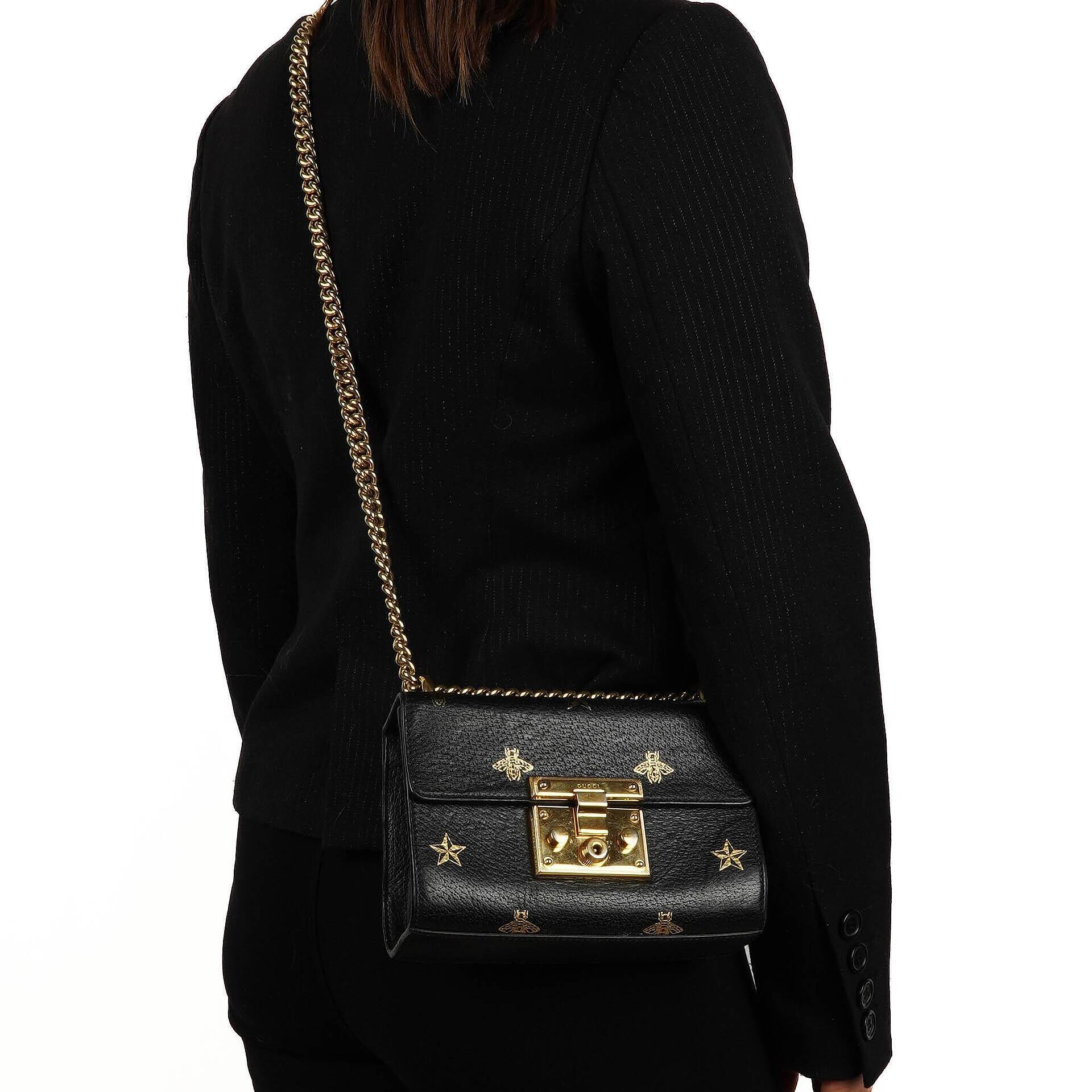 Gucci Bee Star kleine Padlock Schultertasche aus schwarzem genarbtem Kalbsleder