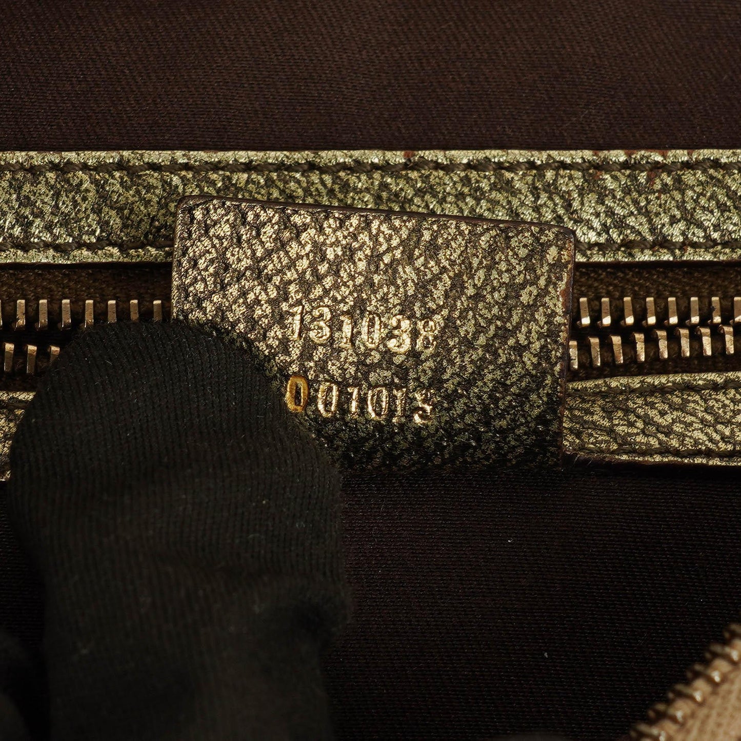 Gucci Hobo-Tasche aus Beige/Ebony GG Canvas mit grün-metallischem Bambus-Ring