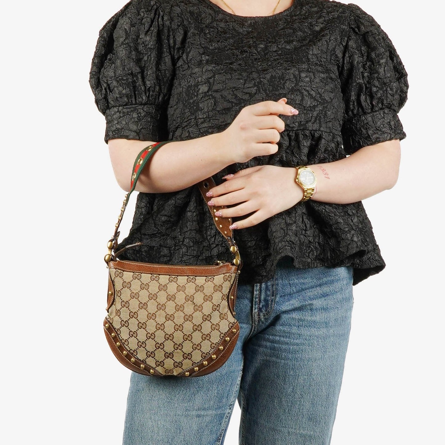 Gucci Pelham Small Schultertasche aus GG Canvas in Beige/Ebony mit Nieten