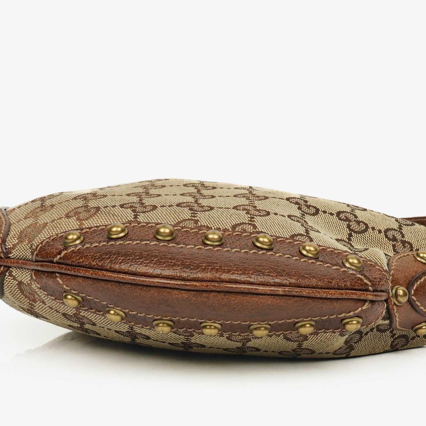 Gucci Pelham Small Schultertasche aus GG Canvas in Beige/Ebony mit Nieten