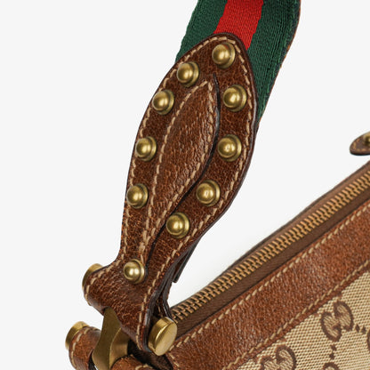 Gucci Pelham Small Schultertasche aus GG Canvas in Beige/Ebony mit Nieten