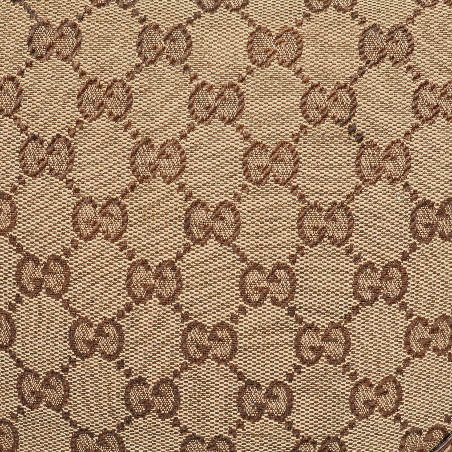 Gucci Pelham Small Schultertasche aus GG Canvas in Beige/Ebony mit Nieten