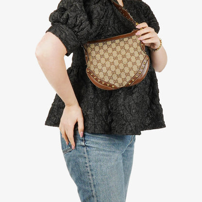 Gucci Pelham Small Schultertasche aus GG Canvas in Beige/Ebony mit Nieten