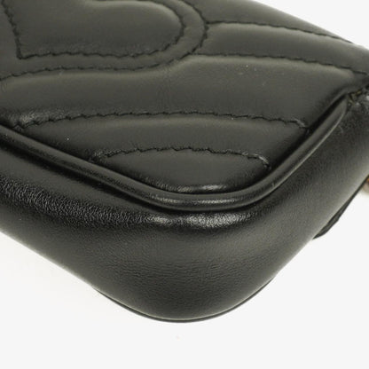 Gucci GG Marmont 2.0 Münztasche an Kette aus schwarzem Matelassé-Kalbsleder