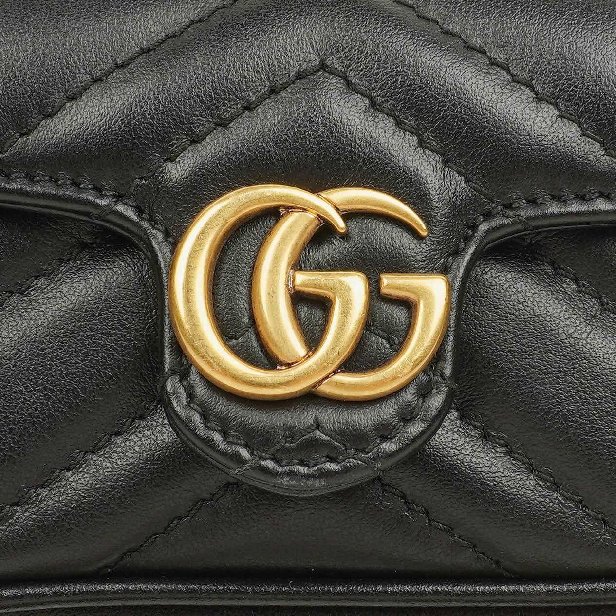 Gucci GG Marmont 2.0 Münztasche an Kette aus schwarzem Matelassé-Kalbsleder