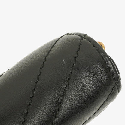 Gucci GG Marmont 2.0 Münztasche an Kette aus schwarzem Matelassé-Kalbsleder