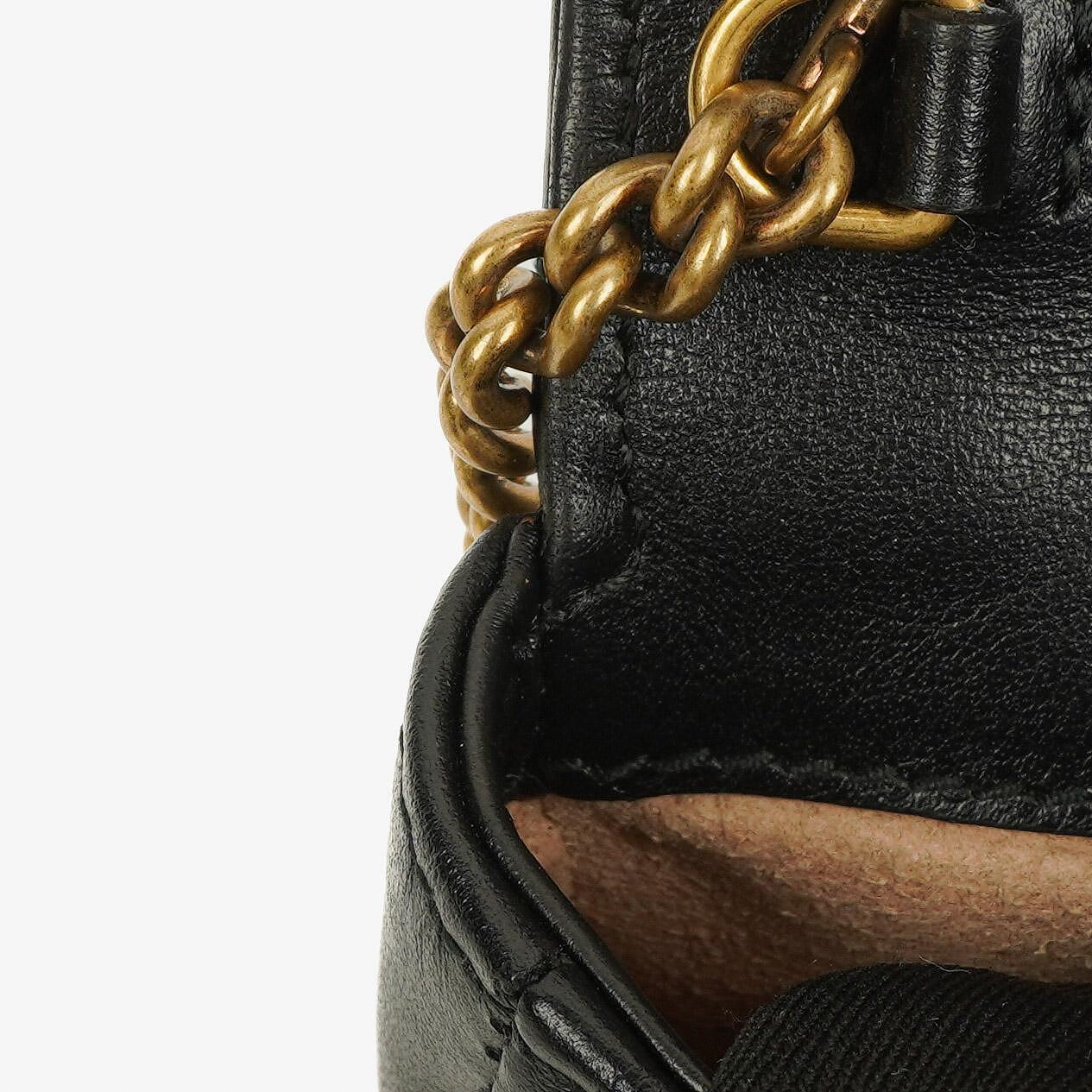 Gucci GG Marmont 2.0 Münztasche an Kette aus schwarzem Matelassé-Kalbsleder