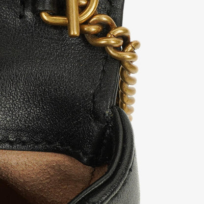 Gucci GG Marmont 2.0 Münztasche an Kette aus schwarzem Matelassé-Kalbsleder