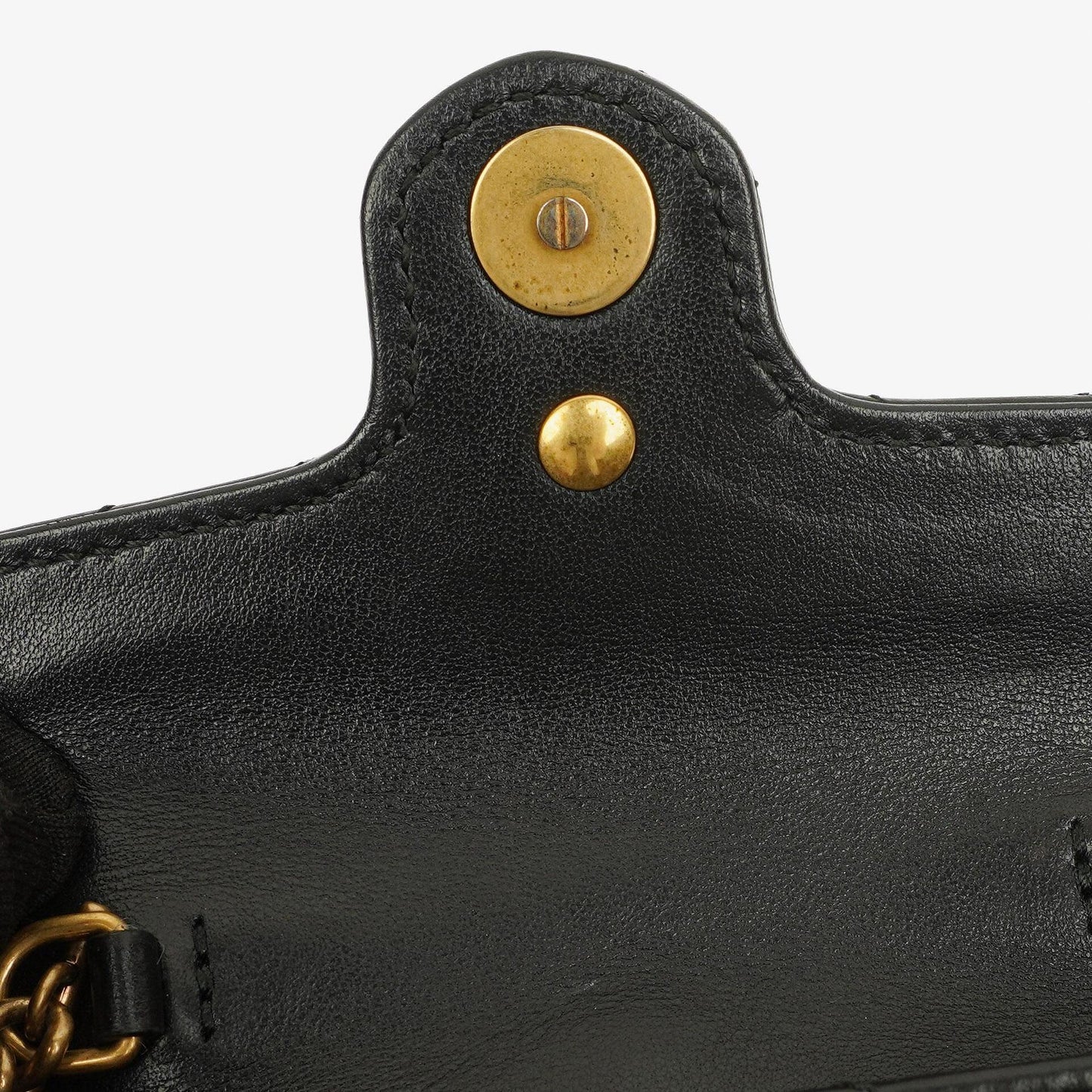 Gucci GG Marmont 2.0 Münztasche an Kette aus schwarzem Matelassé-Kalbsleder