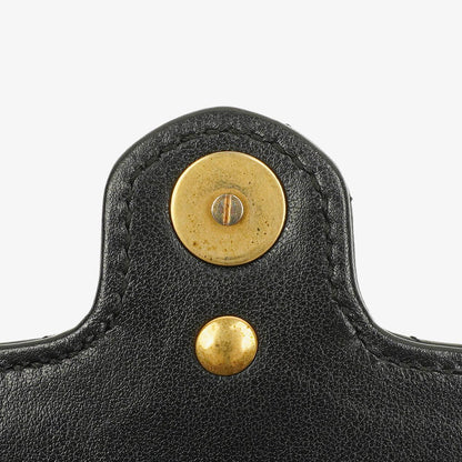 Gucci GG Marmont 2.0 Münztasche an Kette aus schwarzem Matelassé-Kalbsleder