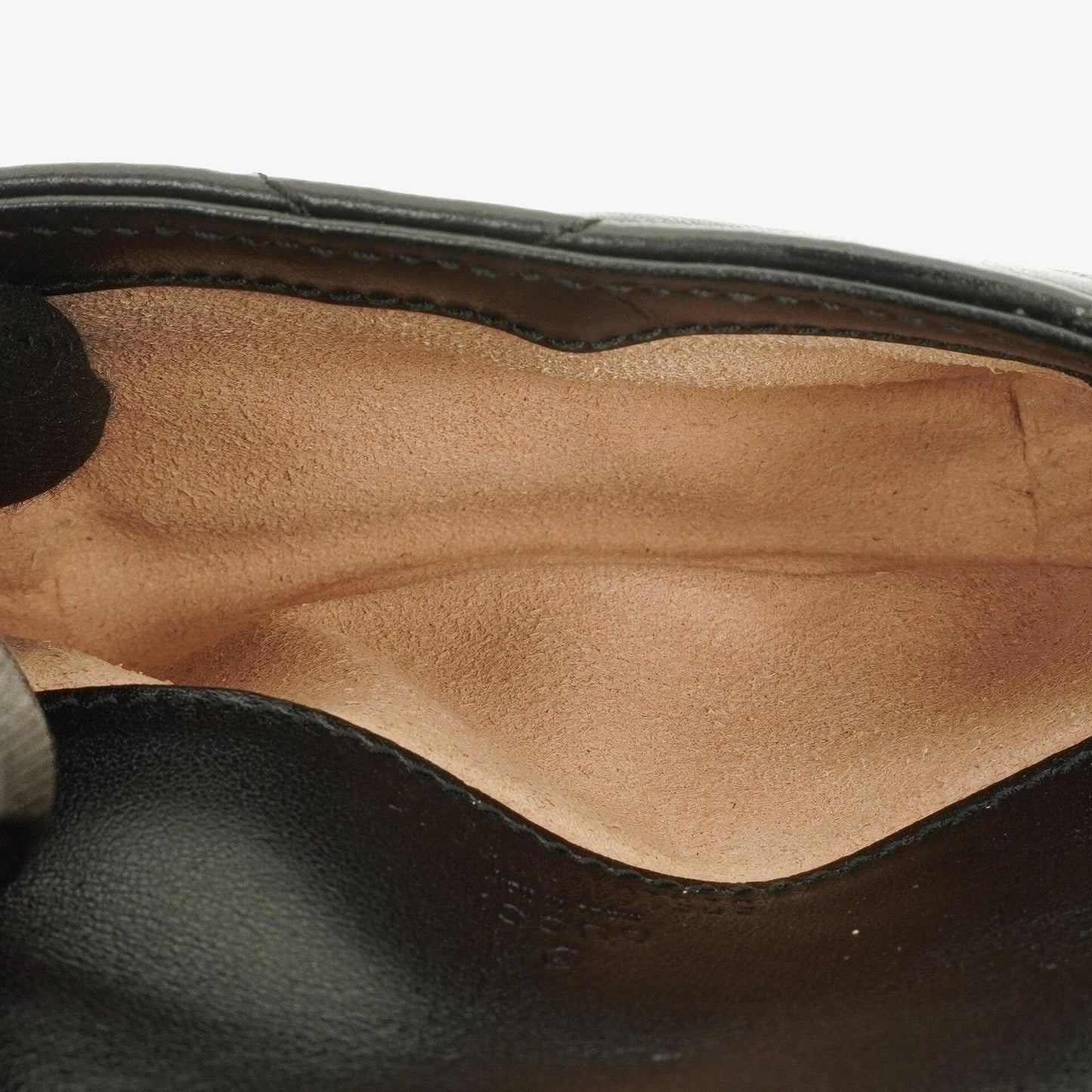 Gucci GG Marmont 2.0 Münztasche an Kette aus schwarzem Matelassé-Kalbsleder