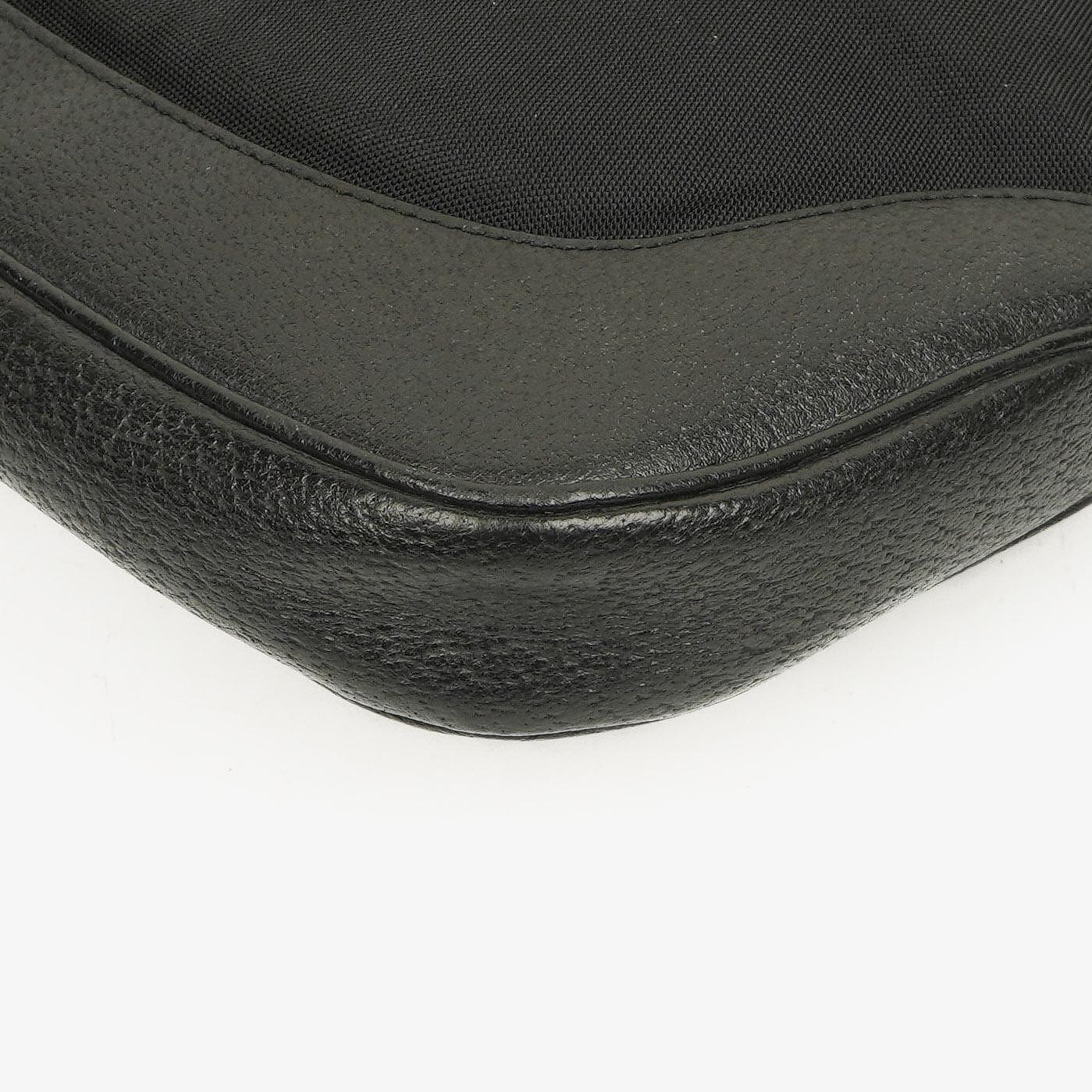 Gucci Jackie Medium Vintage Schultertasche Schwarz Canvas und Leder