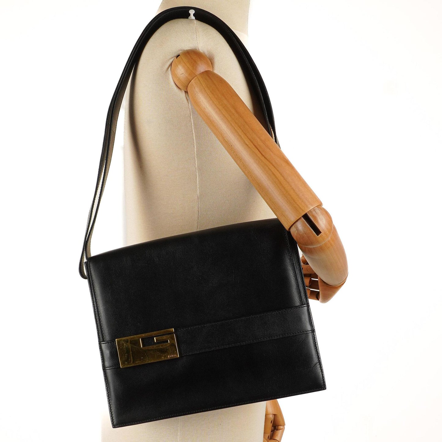 Gucci Schultertasche aus schwarzem Leder