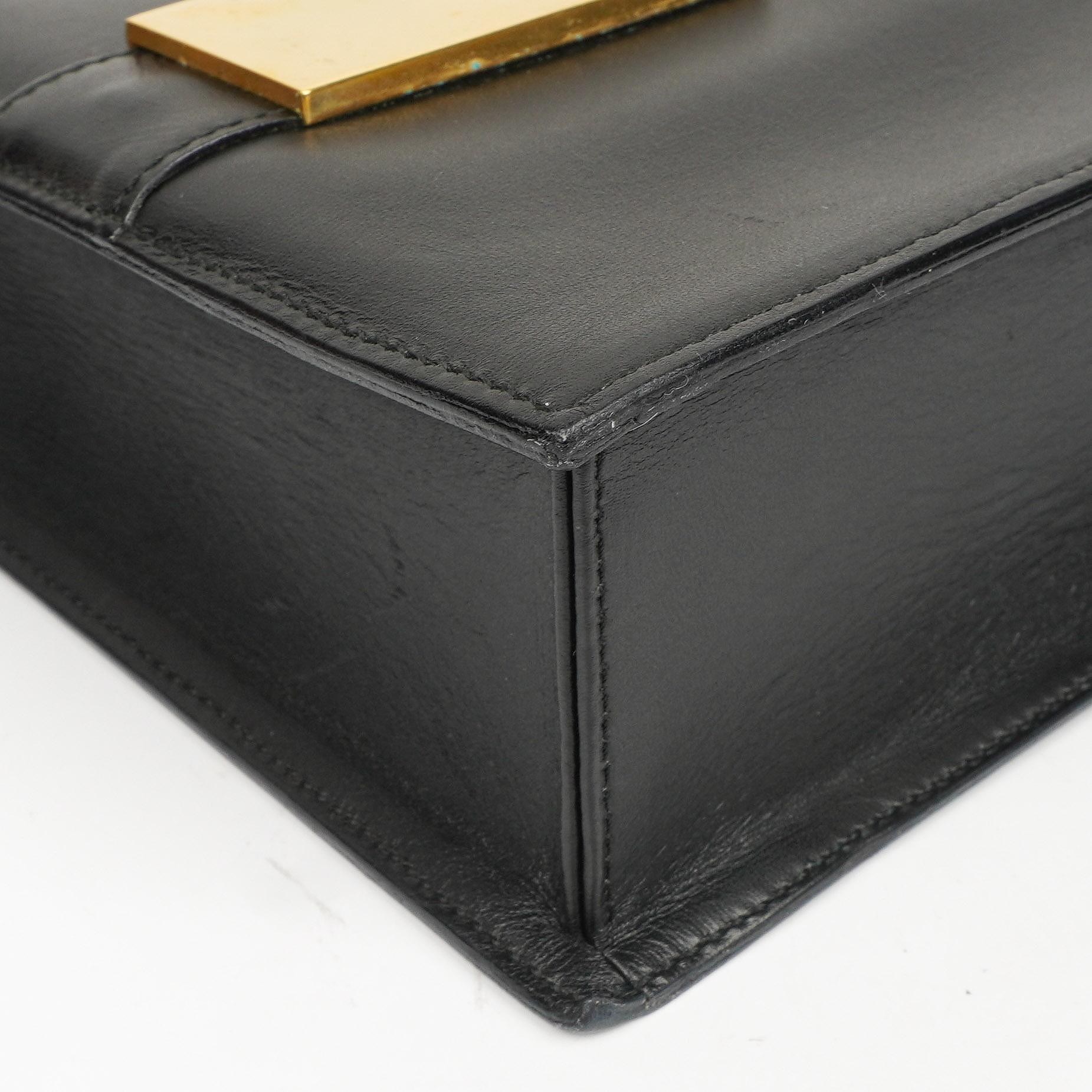Gucci Schultertasche aus schwarzem Leder