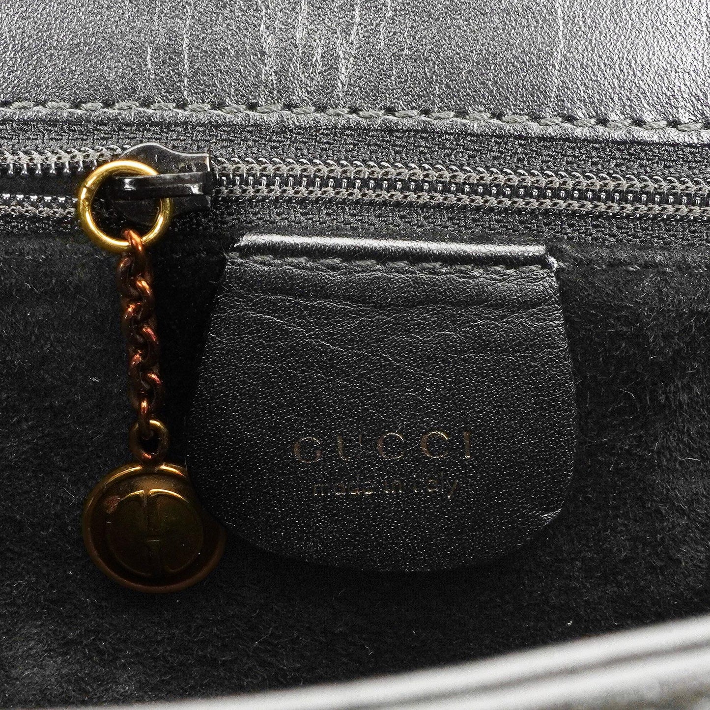 Gucci Schultertasche aus schwarzem Leder