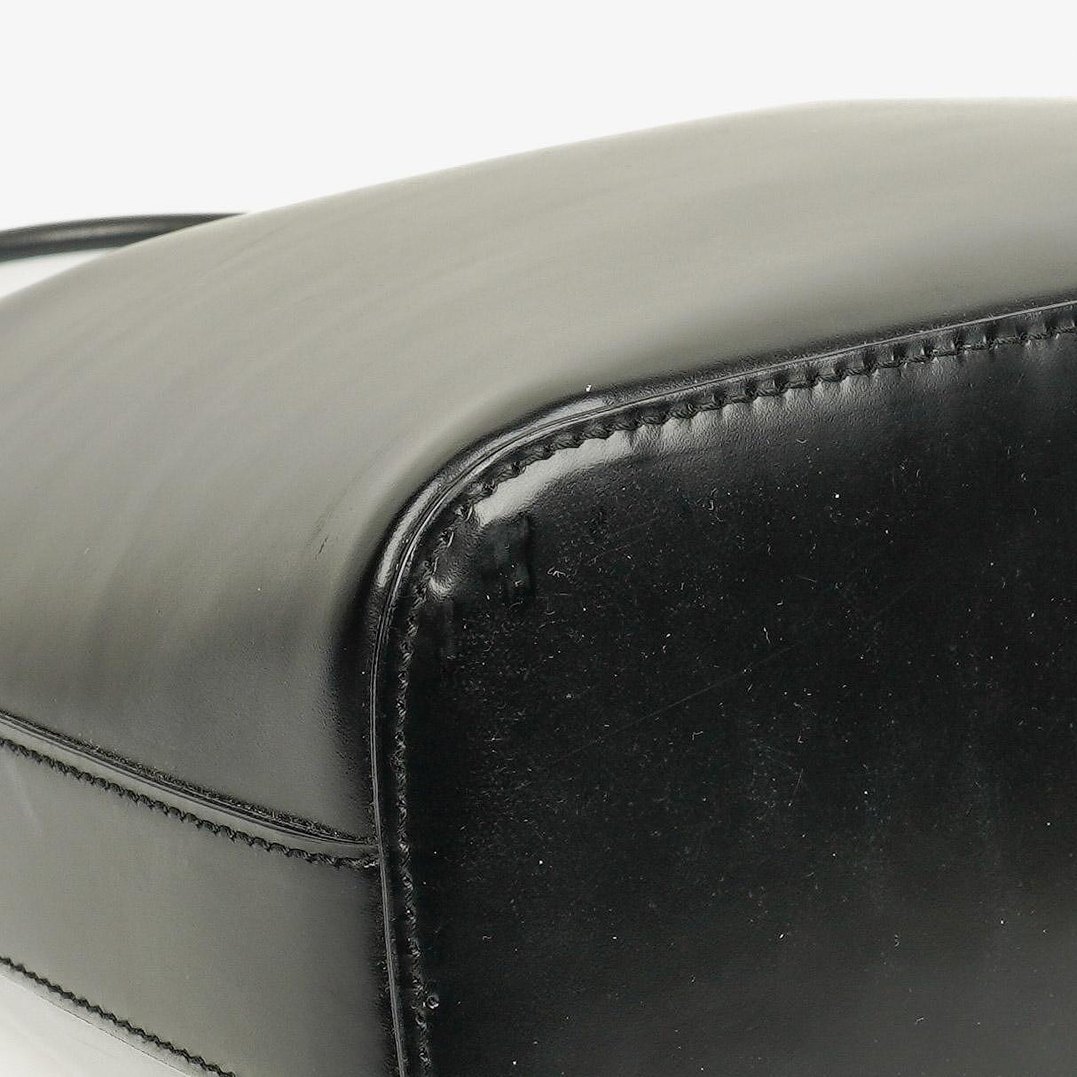 Gucci Schultertasche aus schwarzem Leder