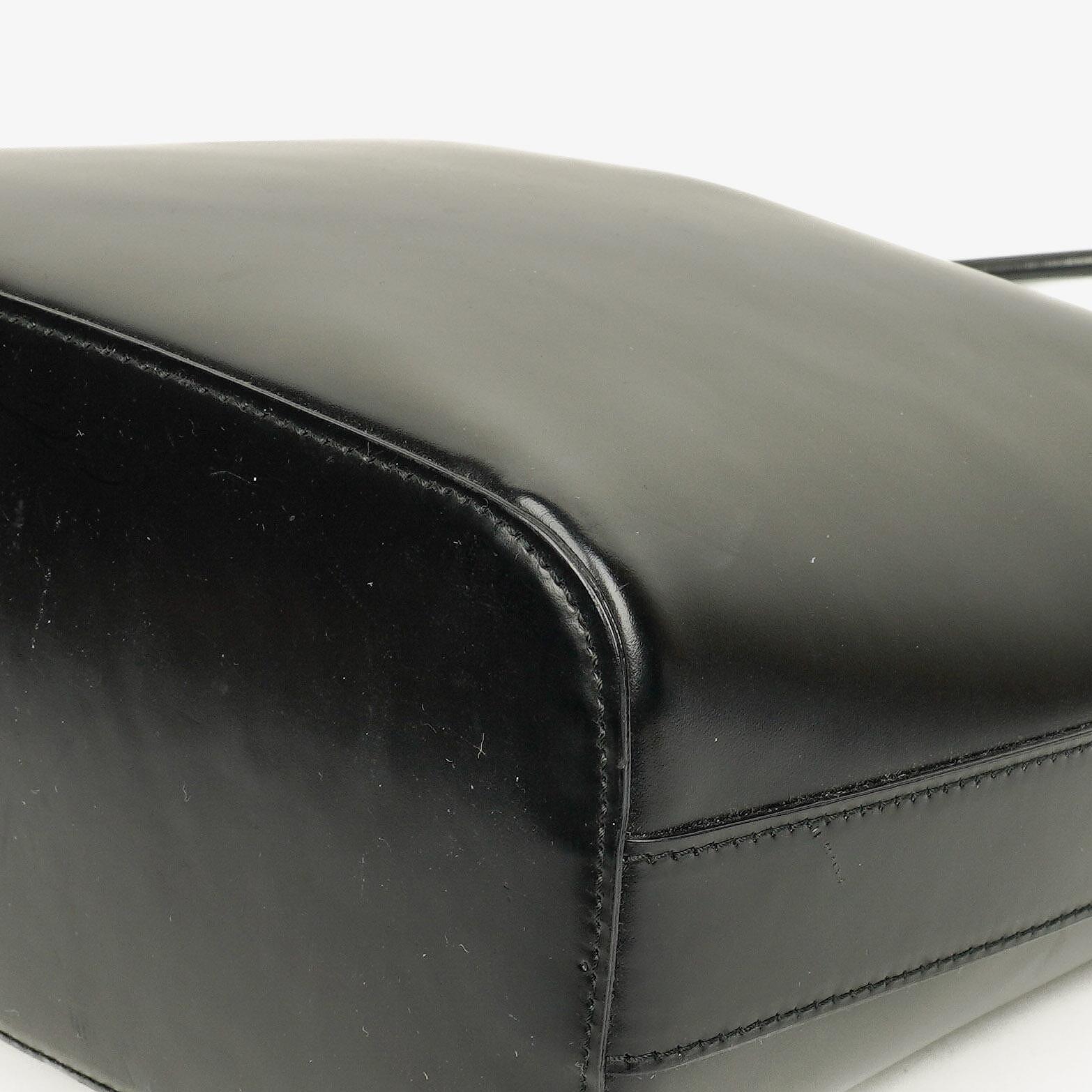 Gucci Schultertasche aus schwarzem Leder