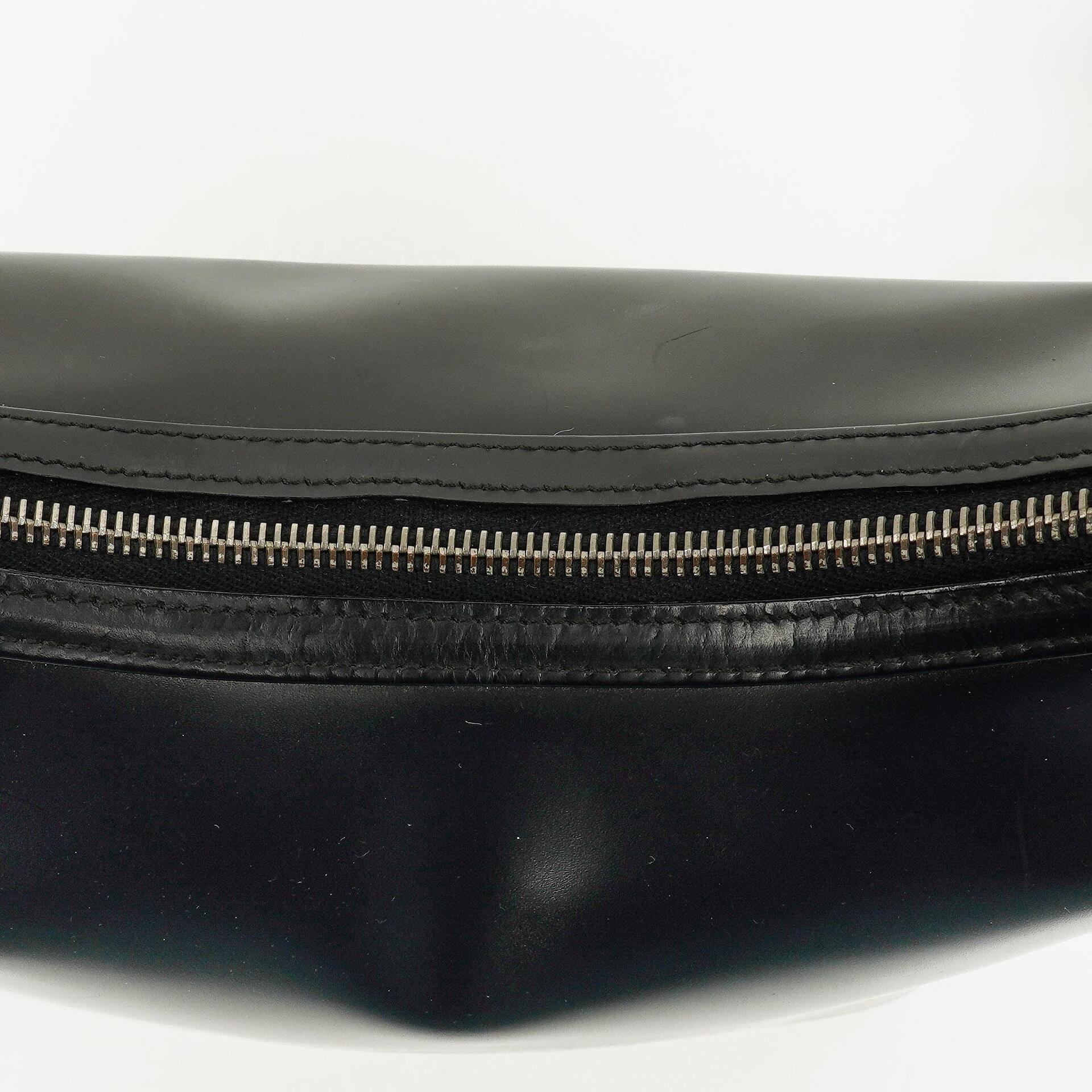 Gucci Schultertasche aus schwarzem Leder