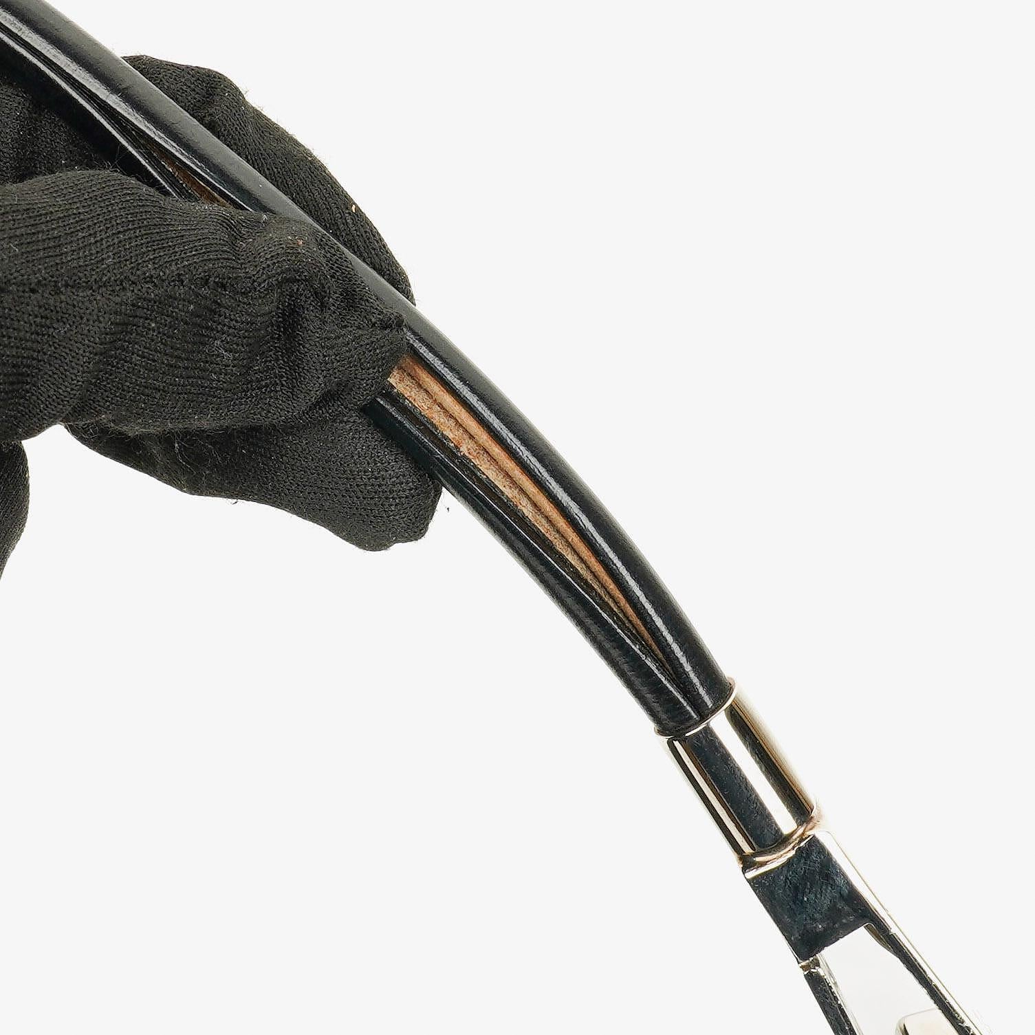 Gucci Schultertasche aus schwarzem Leder