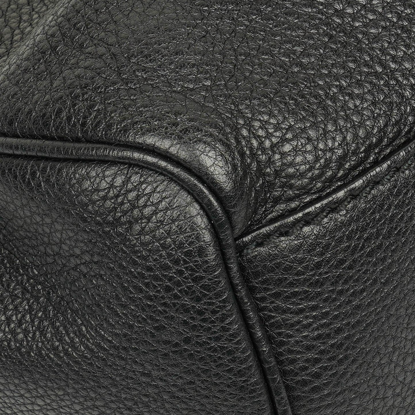 Gucci Sukey Schulter-Hobo-Bag aus schwarzem Leder