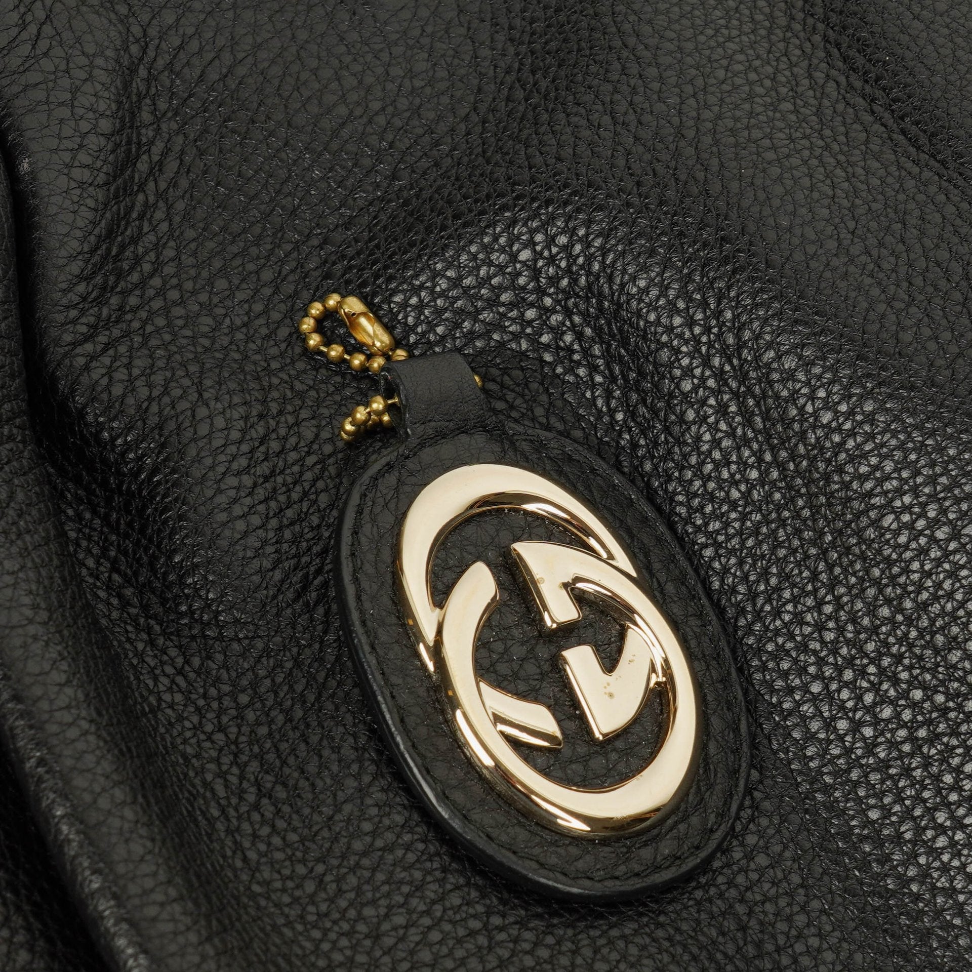 Gucci Sukey Schulter-Hobo-Bag aus schwarzem Leder