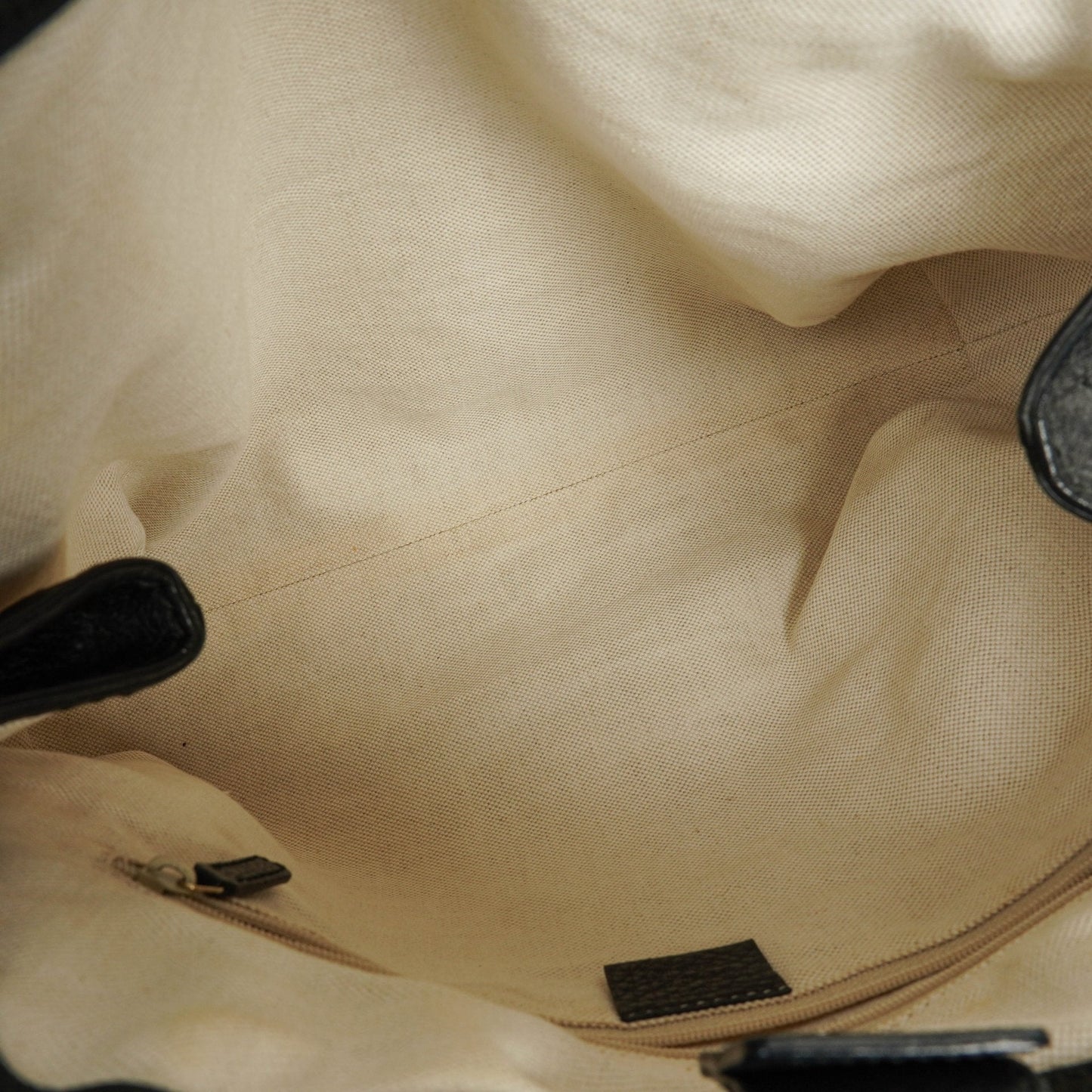 Gucci Sukey Schulter-Hobo-Bag aus schwarzem Leder