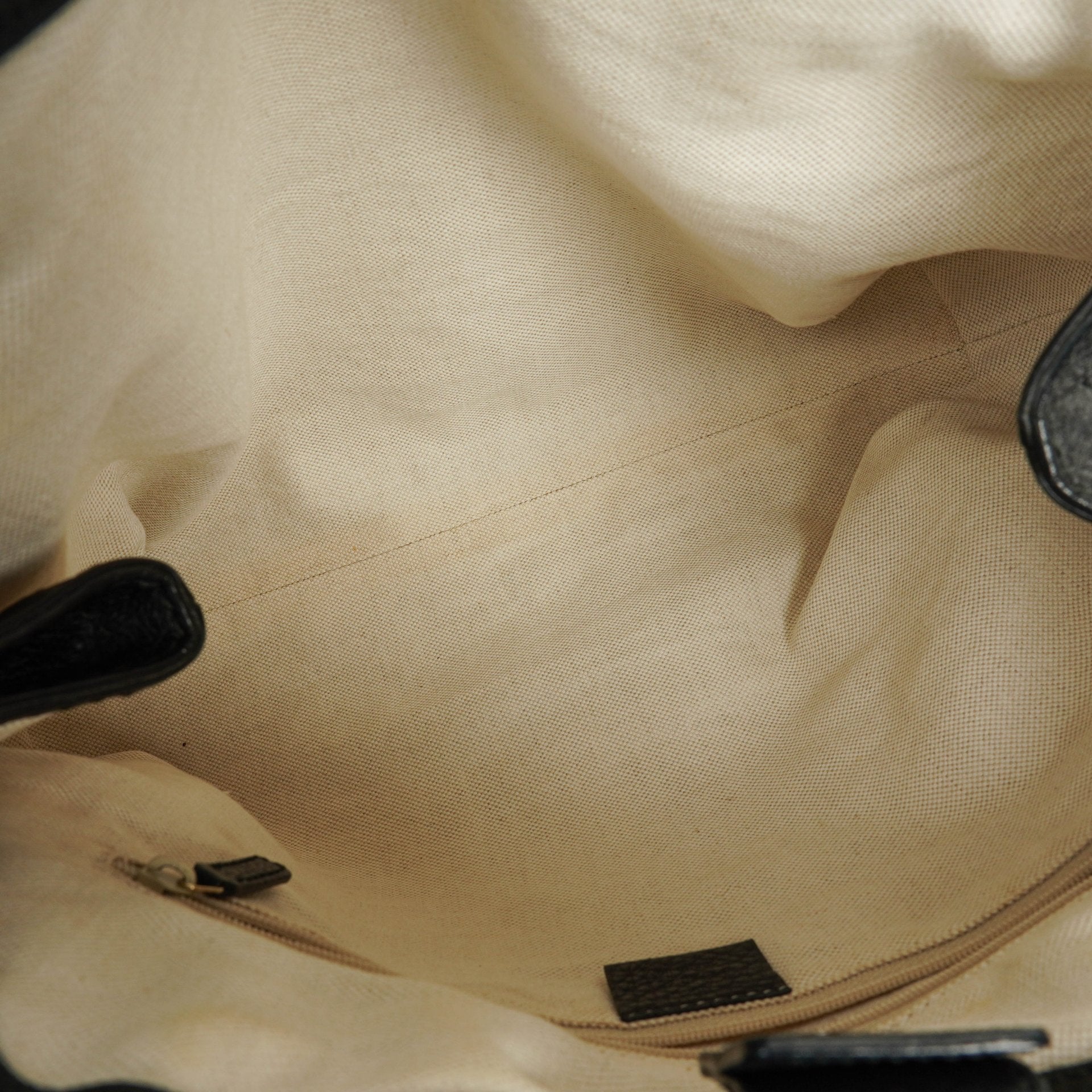 Gucci Sukey Schulter-Hobo-Bag aus schwarzem Leder