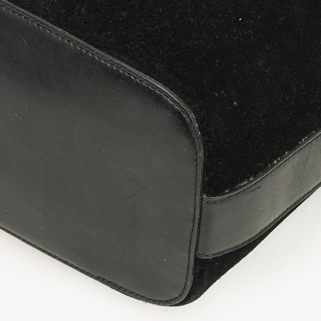 Gucci Schulter-Hobo-Tasche aus schwarzem Wildleder und Leder