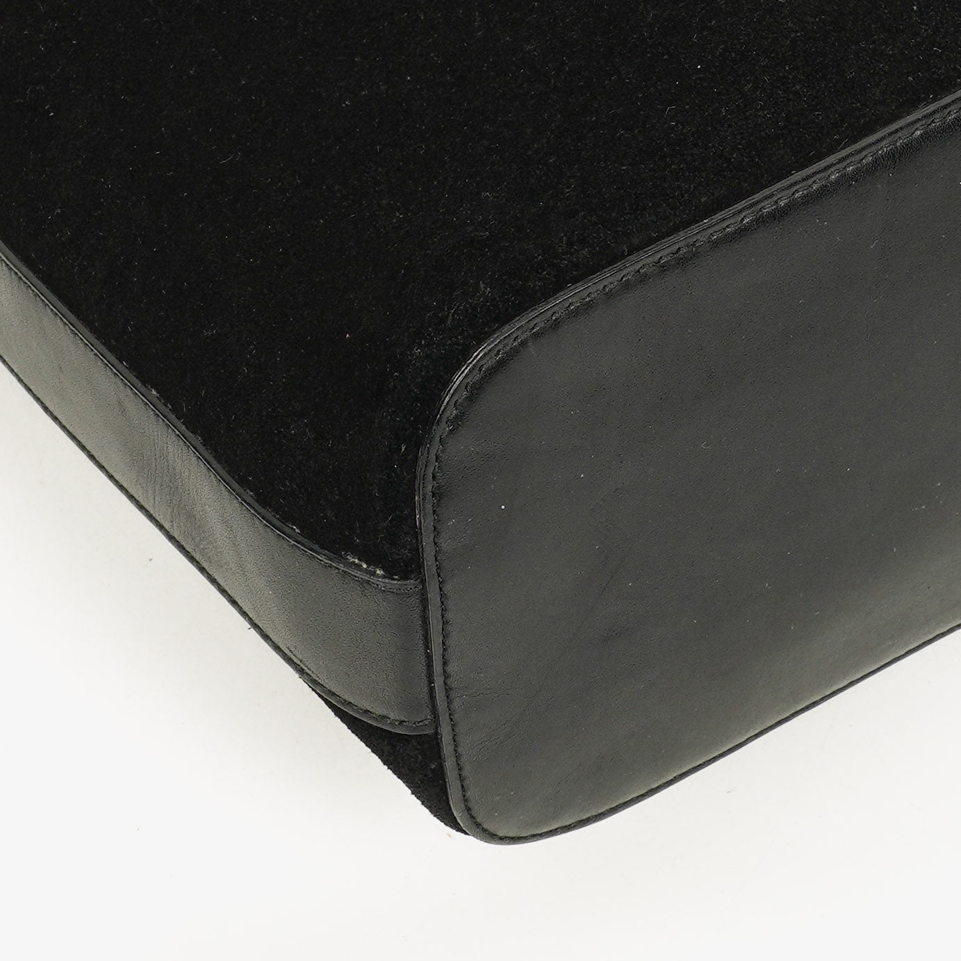 Gucci Schulter-Hobo-Tasche aus schwarzem Wildleder und Leder