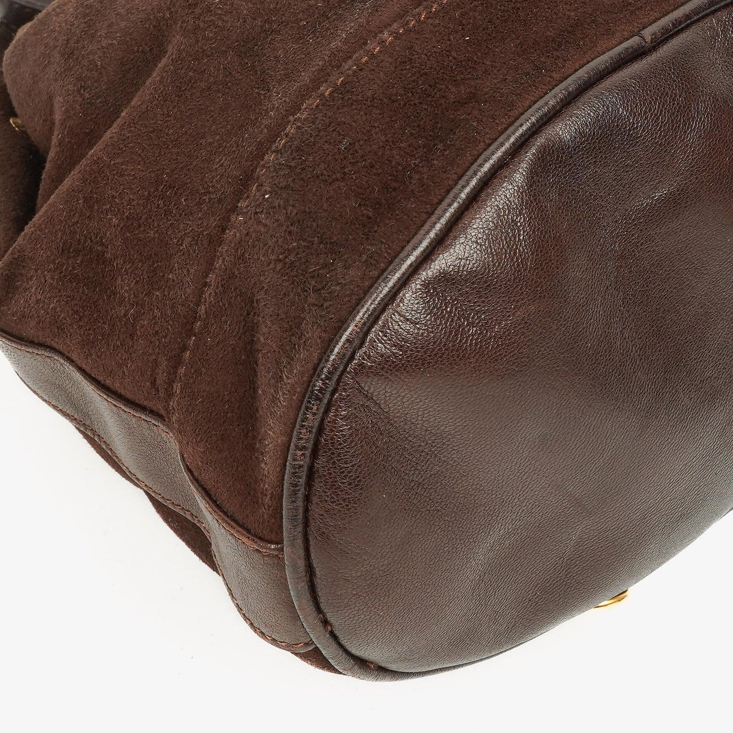 Gucci Bucket Bag aus braunem Leder und Wildleder mit Horsebit-Kette und Zugband