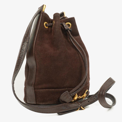 Gucci Bucket Bag aus braunem Leder und Wildleder mit Horsebit-Kette und Zugband