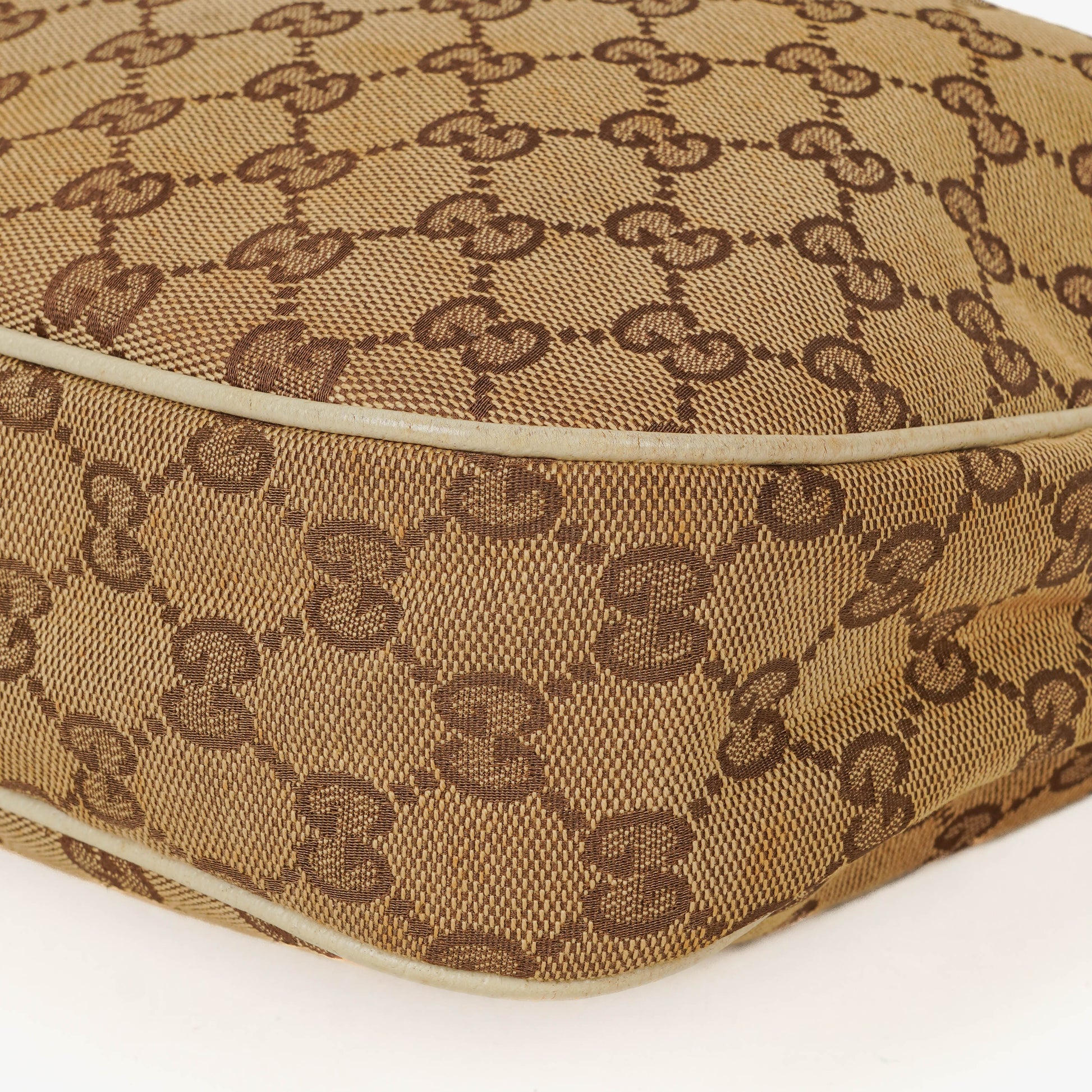 Gucci Charmy GG Canvas Hobo-Tasche in Beige