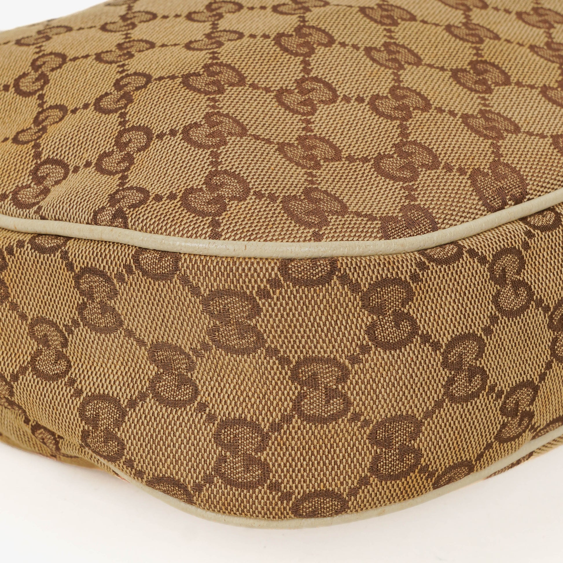 Gucci Charmy GG Canvas Hobo-Tasche in Beige