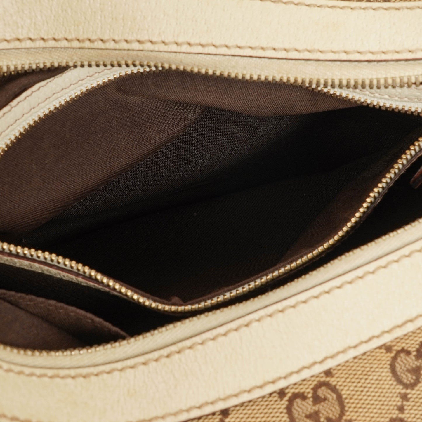 Gucci Charmy GG Canvas Hobo-Tasche in Beige