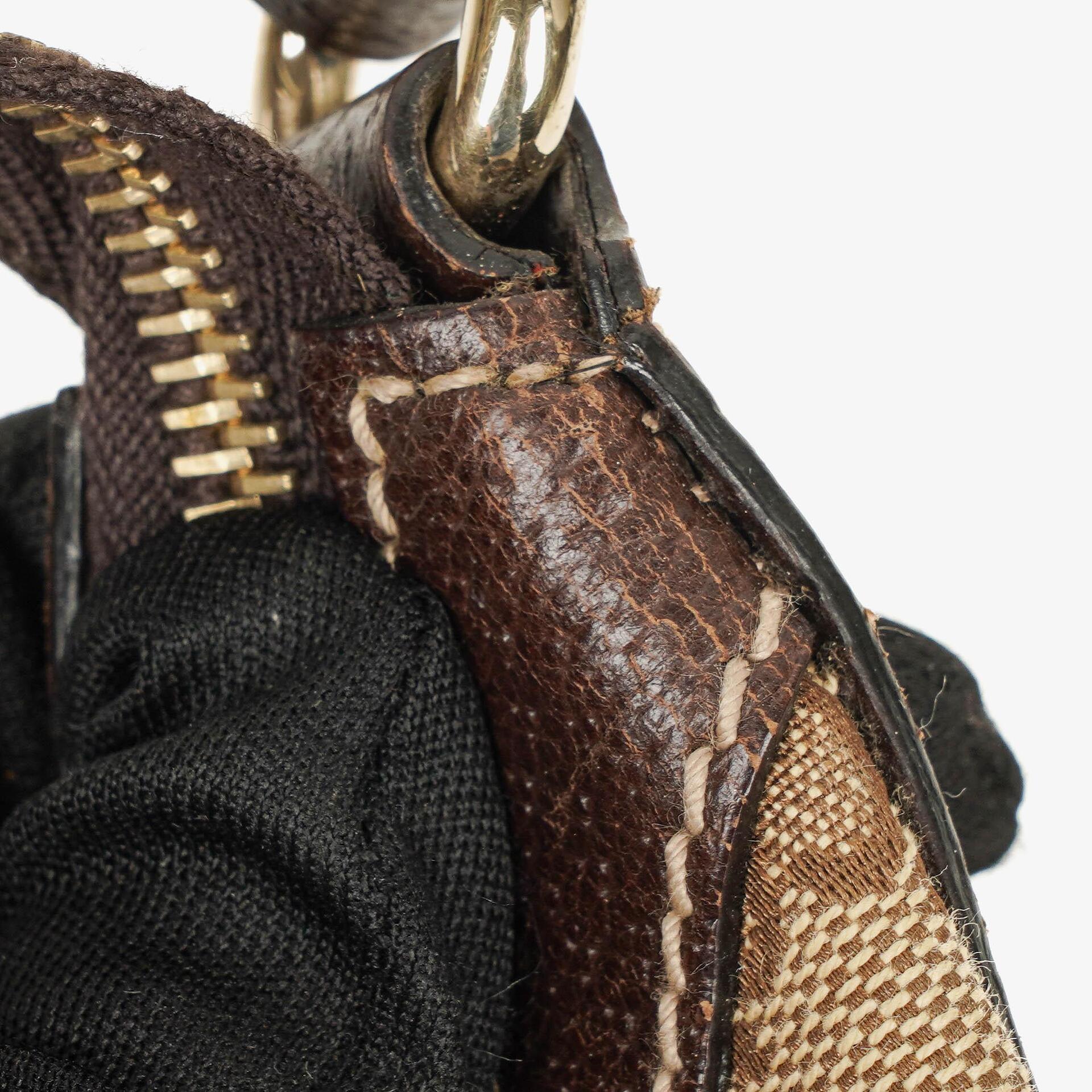 Gucci Charmy Hobo-Tasche aus beigem GG Canvas