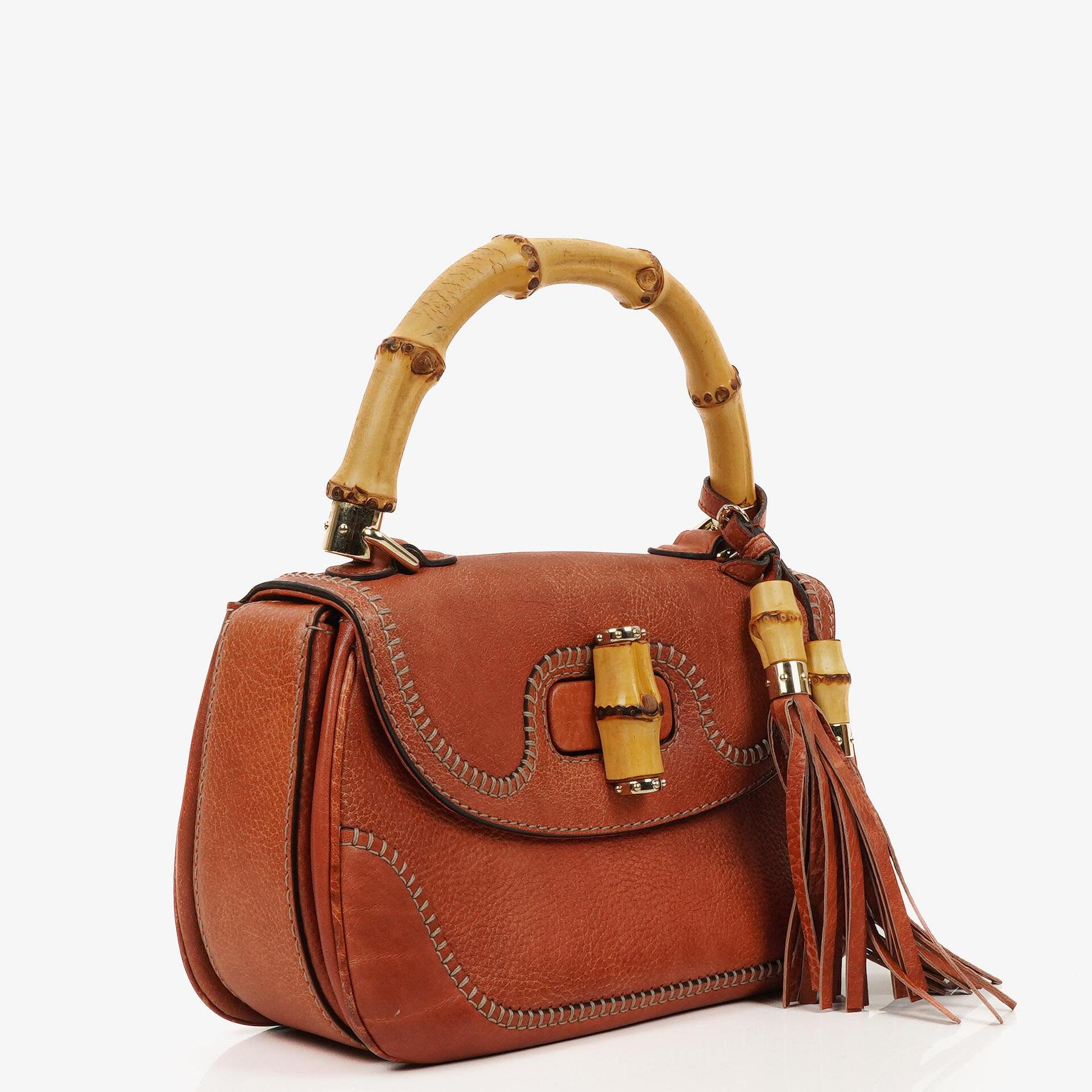Gucci Medium New Convertible Bamboo Top Handle Tasche aus genarbtem Kalbsleder in Koralle