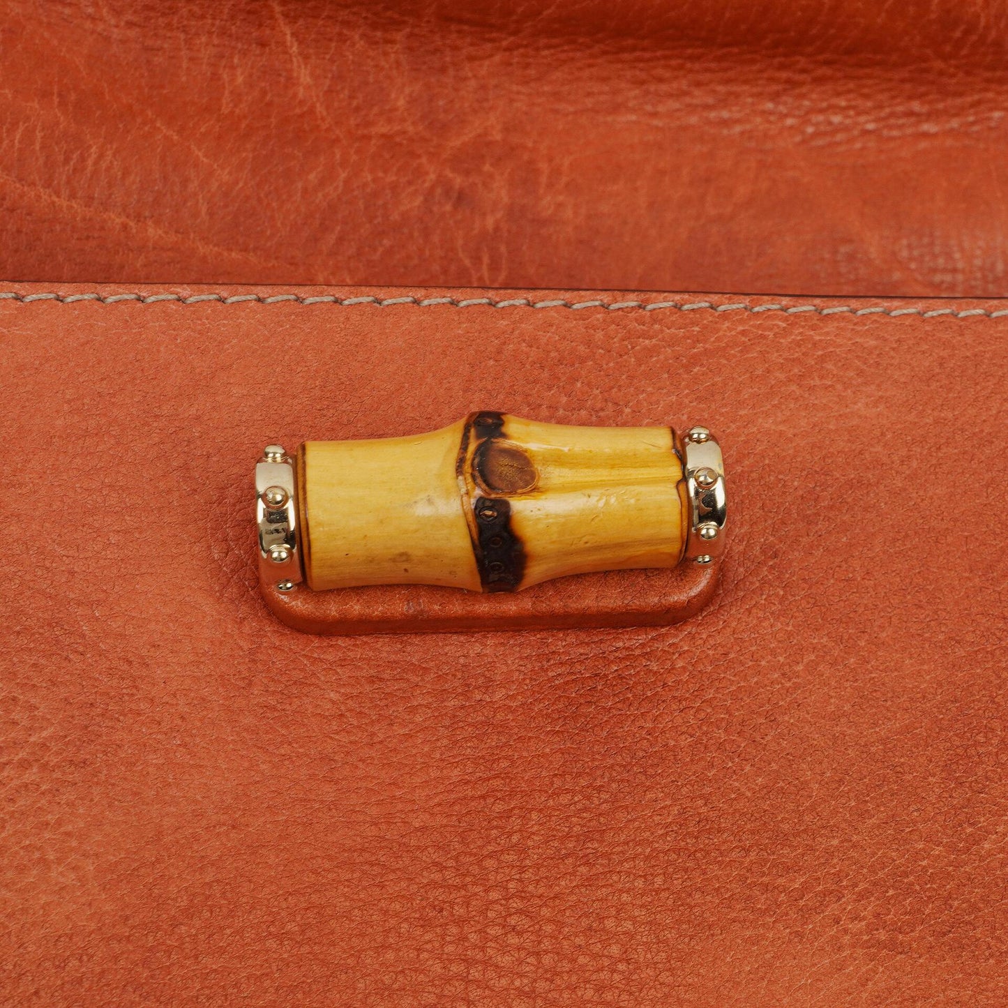 Gucci Medium New Convertible Bamboo Top Handle Tasche aus genarbtem Kalbsleder in Koralle