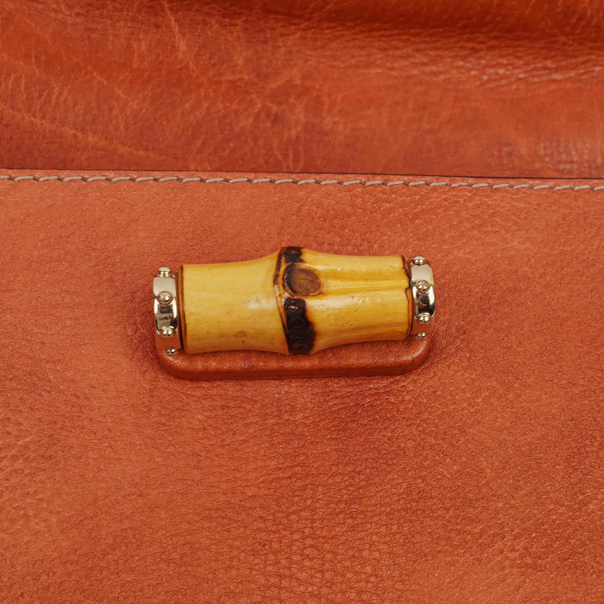 Gucci Medium New Convertible Bamboo Top Handle Tasche aus genarbtem Kalbsleder in Koralle