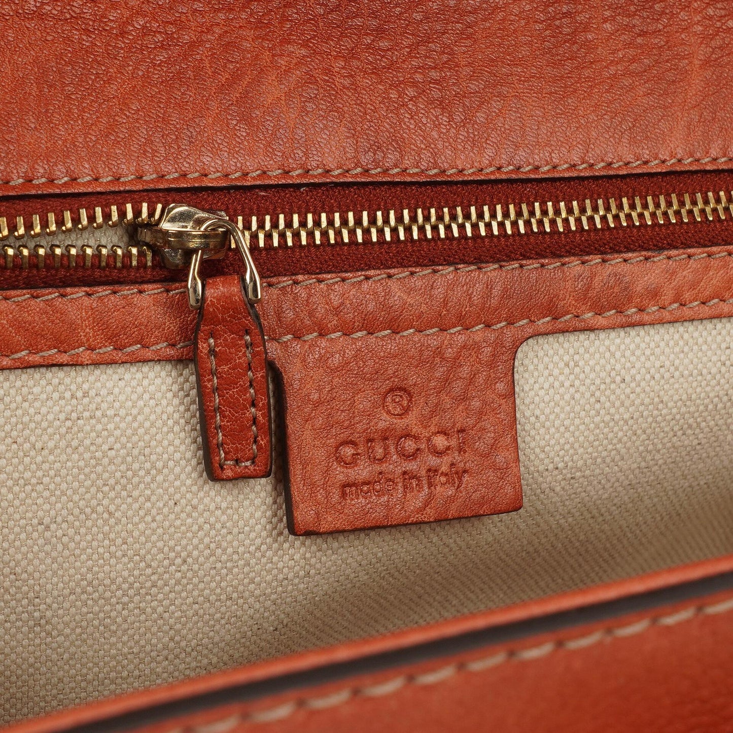Gucci Medium New Convertible Bamboo Top Handle Tasche aus genarbtem Kalbsleder in Koralle