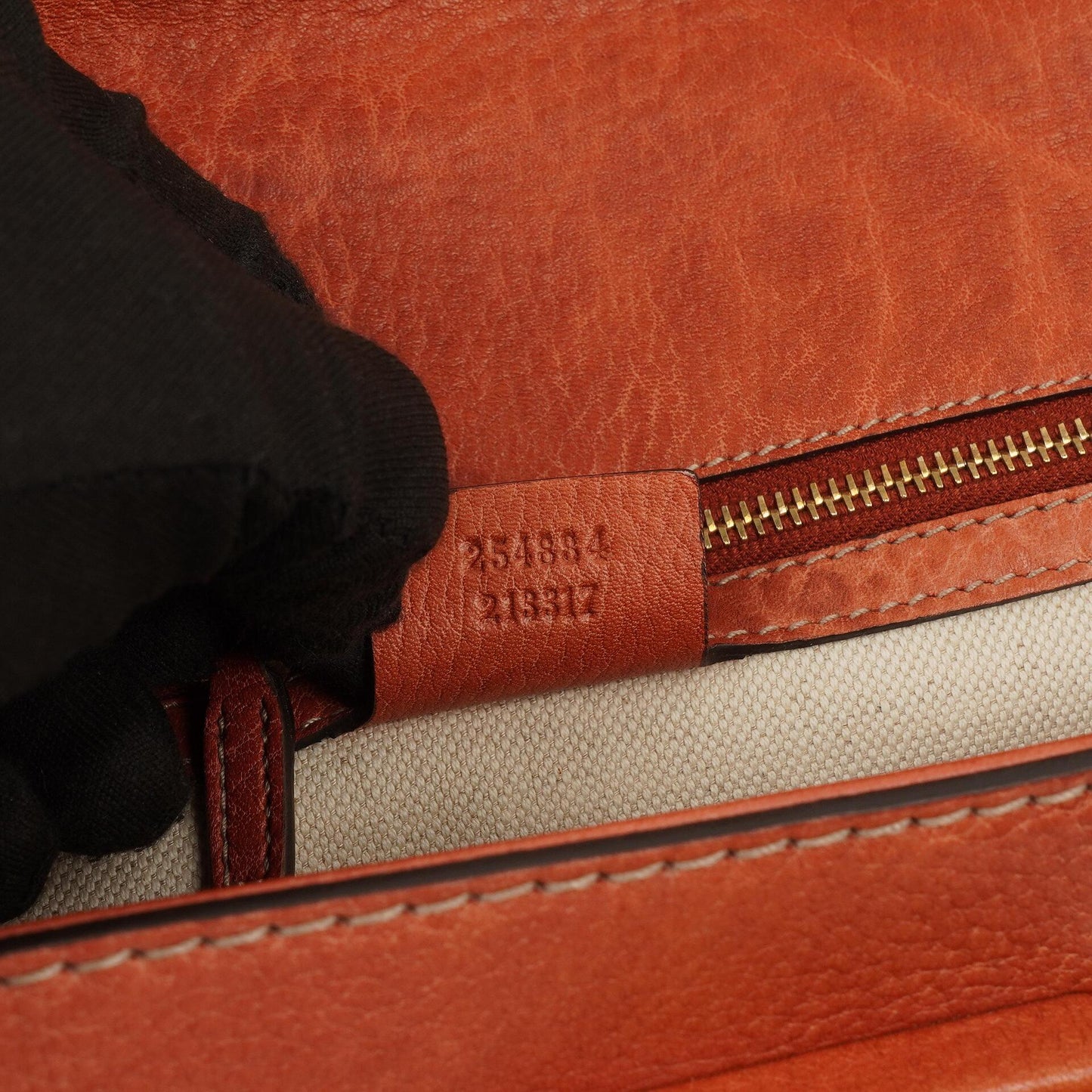 Gucci Medium New Convertible Bamboo Top Handle Tasche aus genarbtem Kalbsleder in Koralle