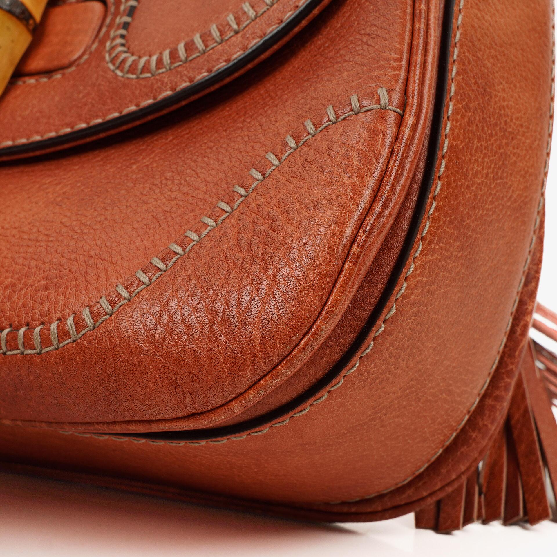 Gucci Medium New Convertible Bamboo Top Handle Tasche aus genarbtem Kalbsleder in Koralle