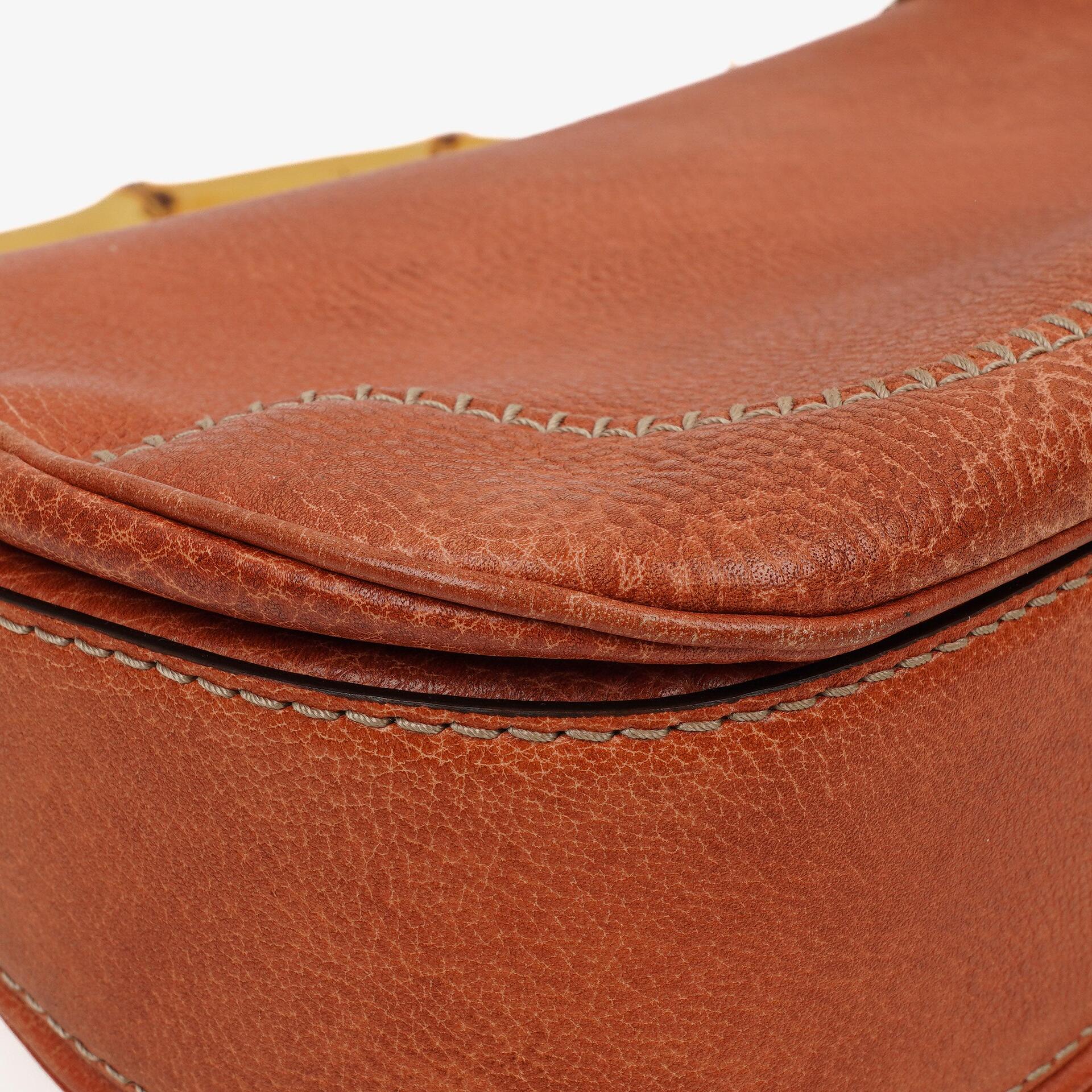 Gucci Medium New Convertible Bamboo Top Handle Tasche aus genarbtem Kalbsleder in Koralle