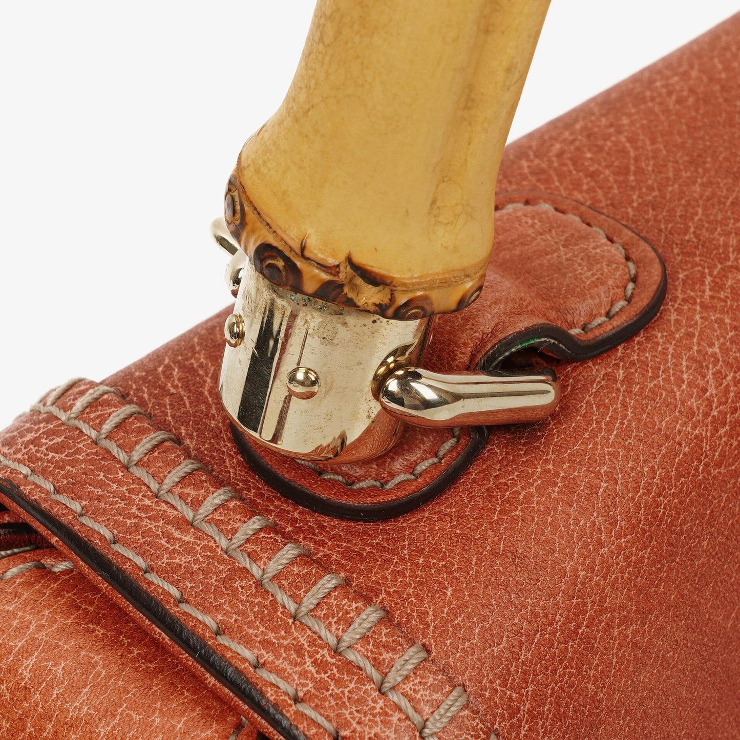 Gucci Medium New Convertible Bamboo Top Handle Tasche aus genarbtem Kalbsleder in Koralle