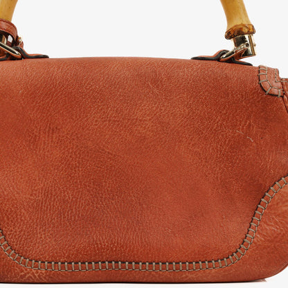 Gucci Medium New Convertible Bamboo Top Handle Tasche aus genarbtem Kalbsleder in Koralle