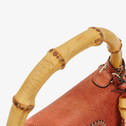Gucci Medium New Convertible Bamboo Top Handle Tasche aus genarbtem Kalbsleder in Koralle
