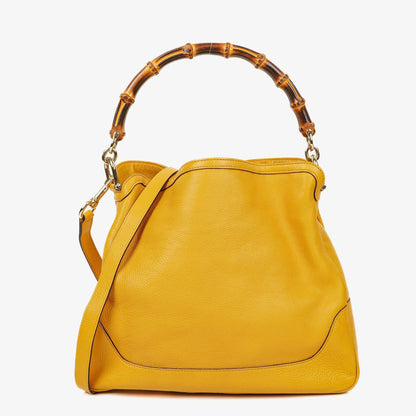 Gucci Diana Schultertasche in Gelb aus genarbtem Leder mit Bambusgriff